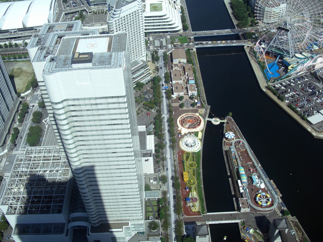 Yokohama Cosmoworld area