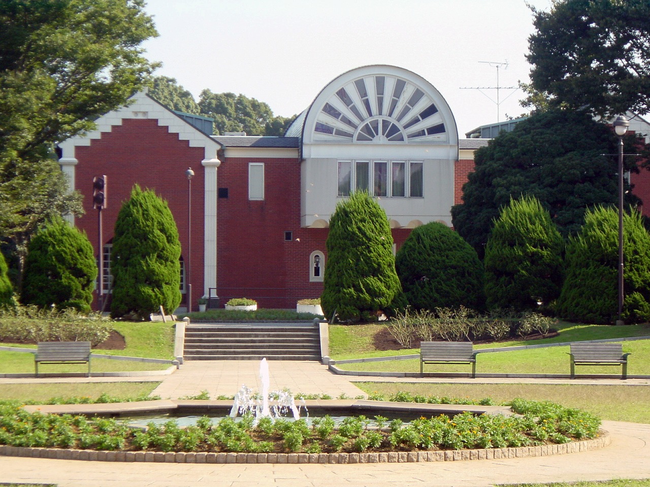 The Osaragi Jiro Memorial Museum and fountain